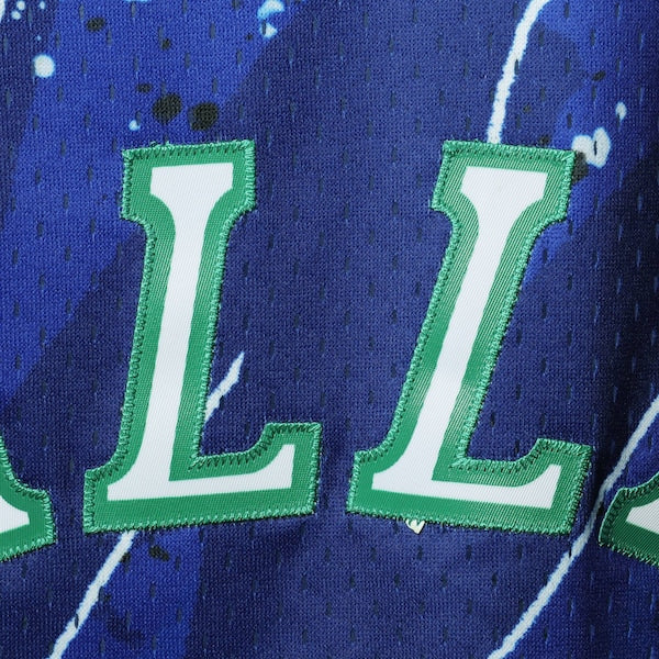 Dirk Nowitzki Dallas Mavericks Hardwood Classics 1998/99 Hyper Hoops Swingman Jersey - Blue - Image 3
