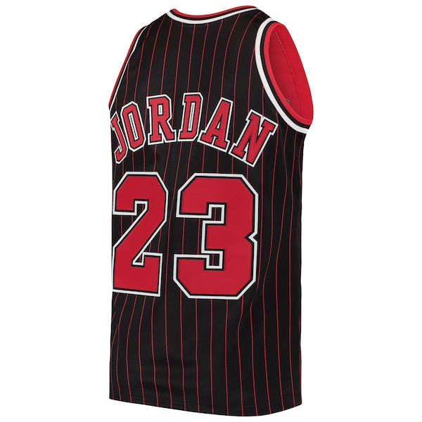 Michael Jordan Chicago Bulls 1996/97 Hardwood Classics Authentic Jersey - Black - Image 3