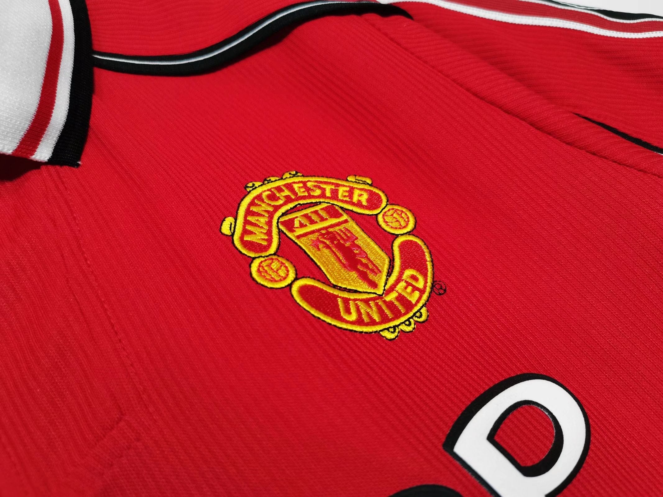 Manchester United 1998-99 Home Vintage Jersey - Image 4
