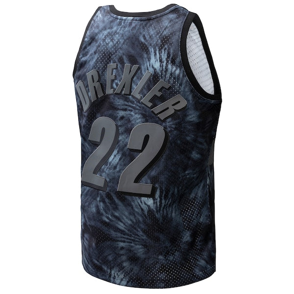 Clyde Drexler Portland Trail Blazers Hardwood Classics 1991/92 Tie-Dye Swingman Jersey - Black - Image 3