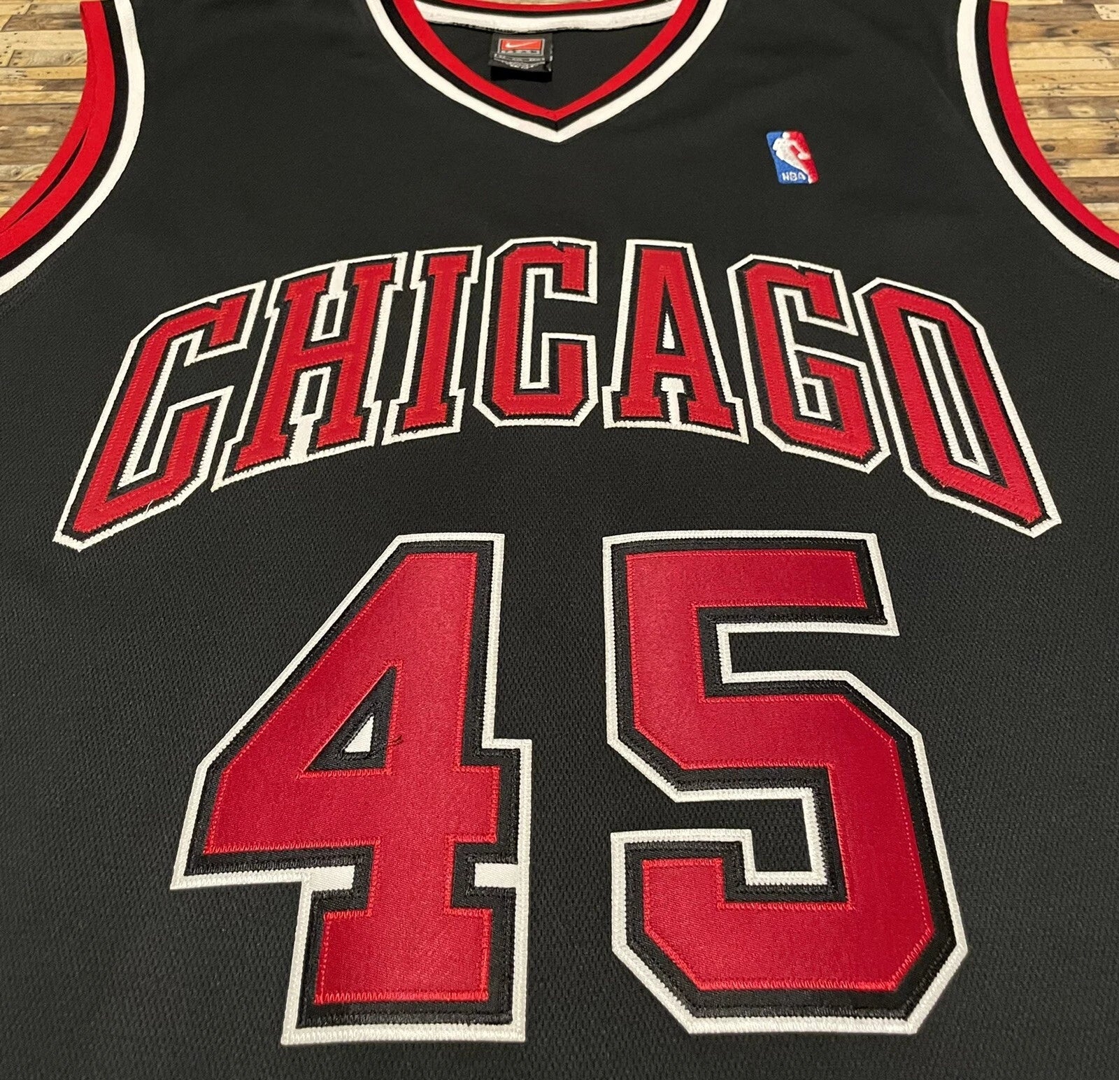 Men's Chicago Bulls Michael Jordan Nike 1984/85 Vintage Jersey - Black - Image 4
