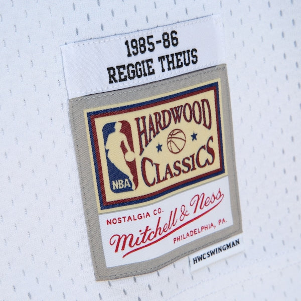 Reggie Theus Sacramento Kings 1985/86 Hardwood Classics Fadeaway Swingman Player Jersey - White/Light Blue - Image 5